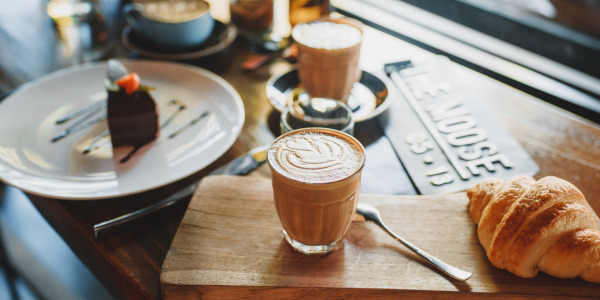 ¿Por qué siento malestar después de tomar café?