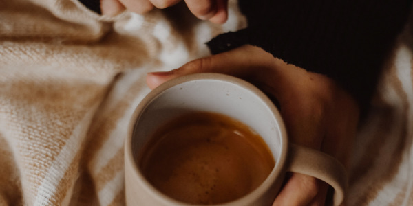 ¿Qué pasa si bebo café por la noche?